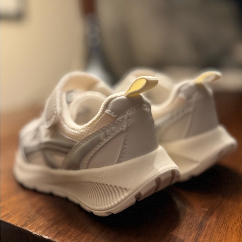 H&M Kids Silver and White Sneakers - Picture 5 of 6